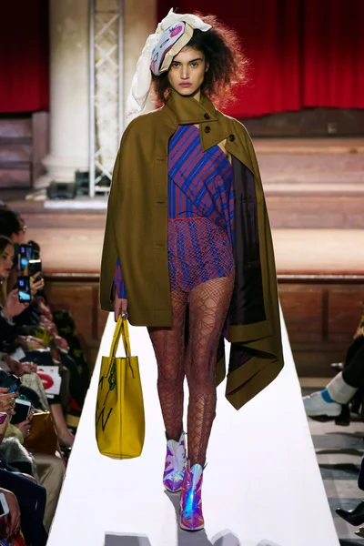 Look 19